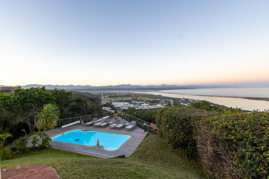 7 Bedroom Property for Sale in Bowtie Western Cape